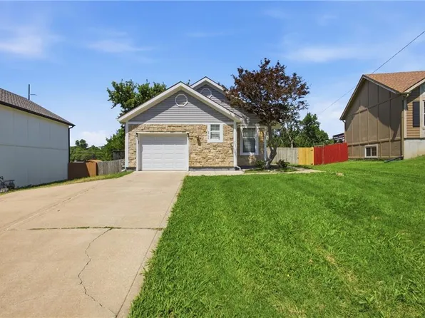 2704 S 46th St, Kansas City, KS 66106