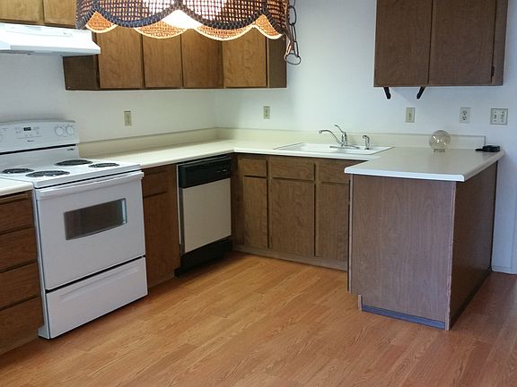 4th image of 2330 SE Brookwood Ave Unit 122