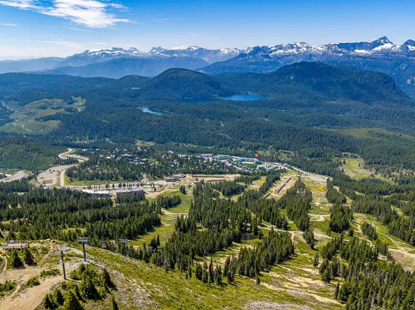 1328 Nordic Dr #B, Courtenay, BC V9J 1L0