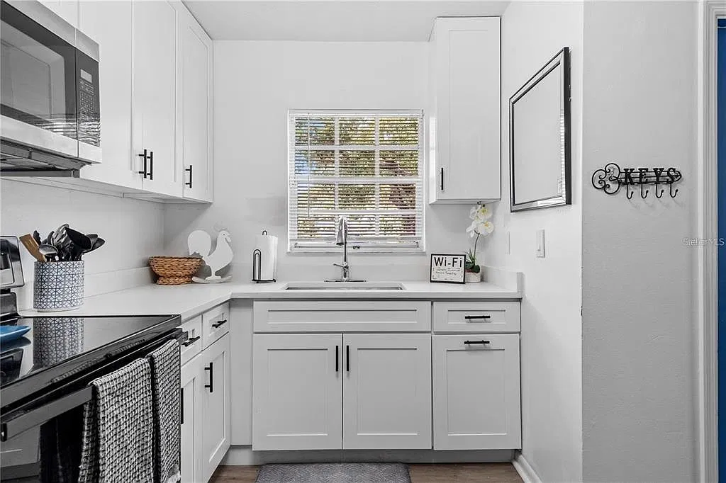 2 bed, 1.0 bath, 752 sqft, $1,750 — Photo 2