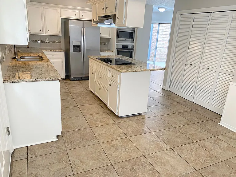 14934 Elmont Dr — Photo 15