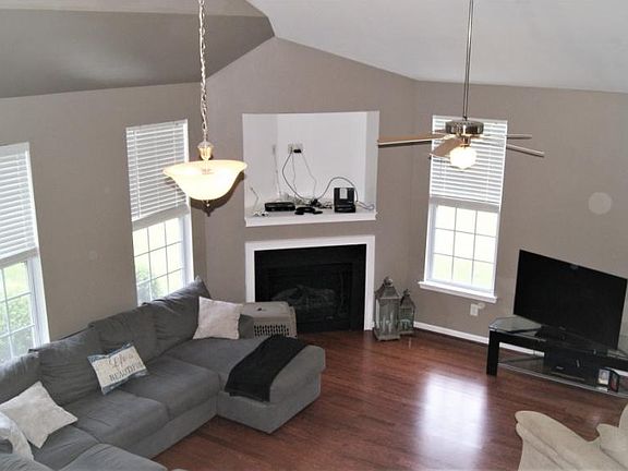 4th image of 614 Oakfield Trl