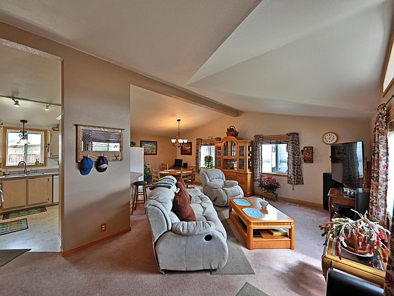 2nd image of 427 Vista Ave