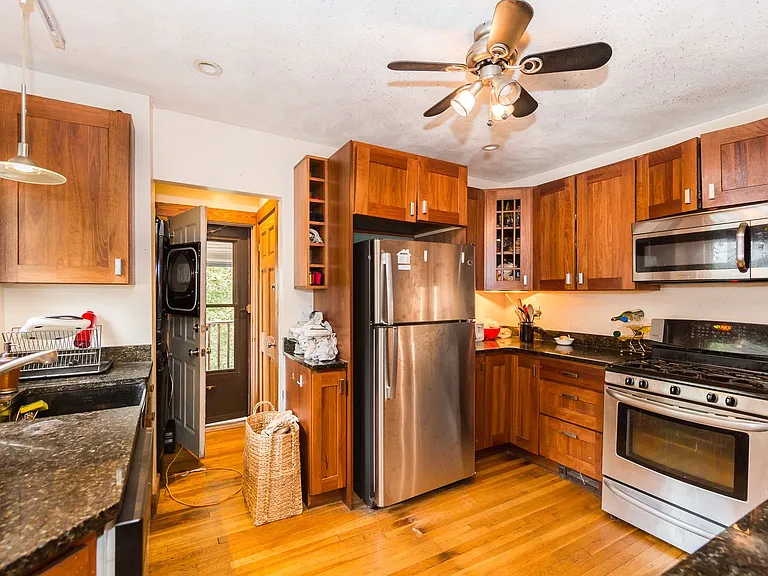 187 Calumet St — Photo 1