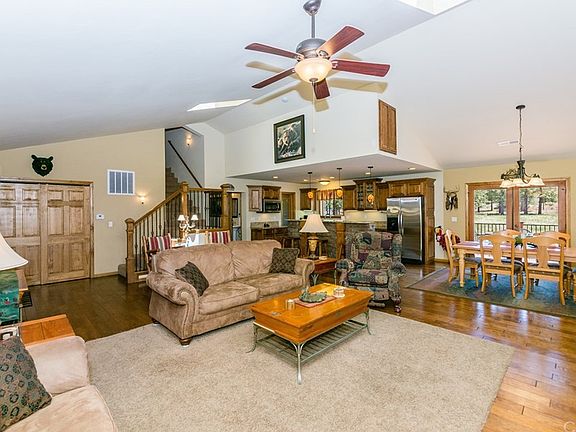 4th image of 673 Metcalf Ln