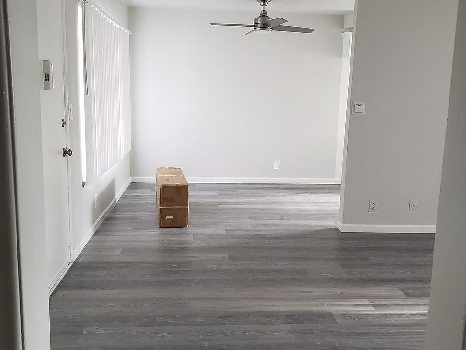 1st image of 5150 Woodman Ave #8