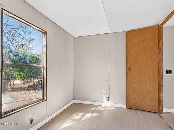 5th image of 1758 Balsam Drive SW