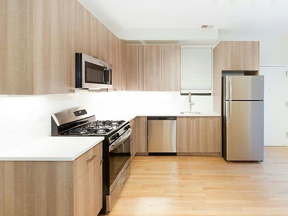 2nd image of 2009.5 W Cortez St #13