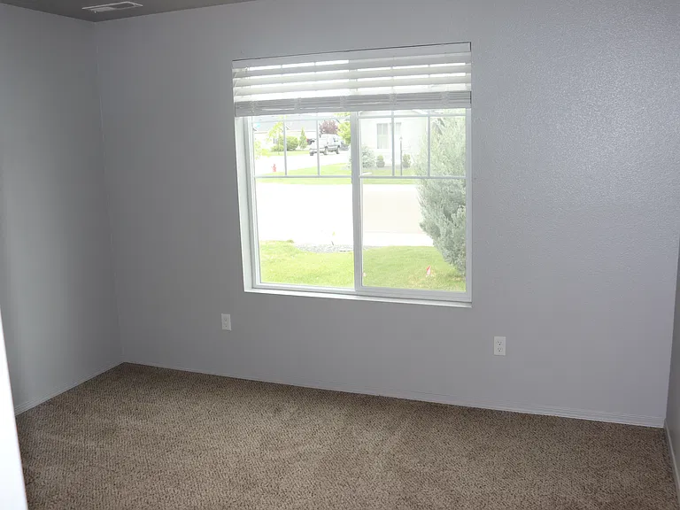17546 Mountain Springs Ave — Photo 16
