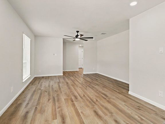 4th image of 13707 Oak Cabin