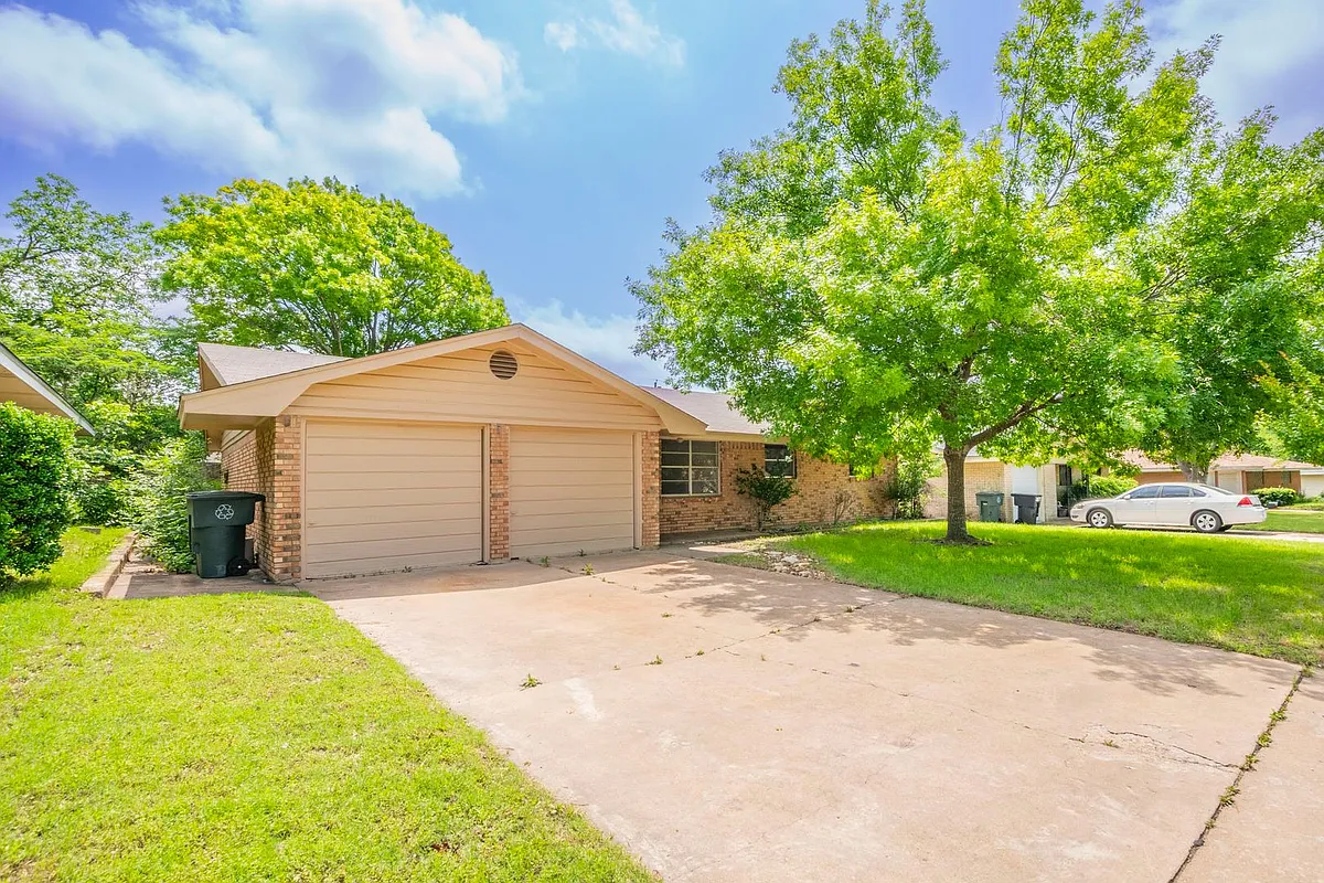 Building Photo - 3813 Lancelot Ln