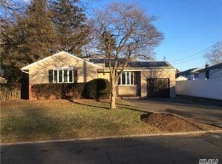 416 Oakwood Rd, Huntington Station, NY 11746