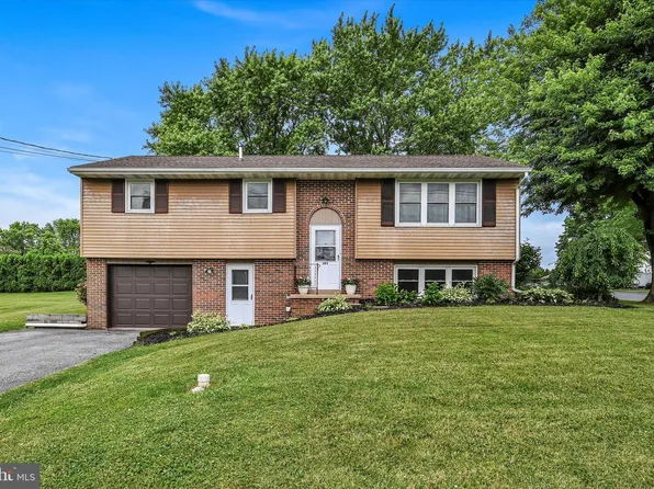395 W Route 897, Reinholds, PA 17569