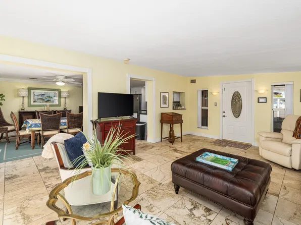 490 10th St, Key Colony Beach, FL 33051