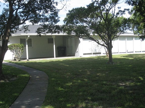 4th image of 6561 Banyan Dr