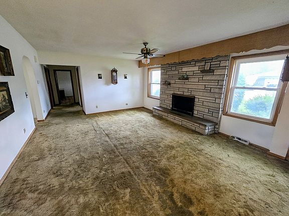 3rd image of 426 Maxwell St