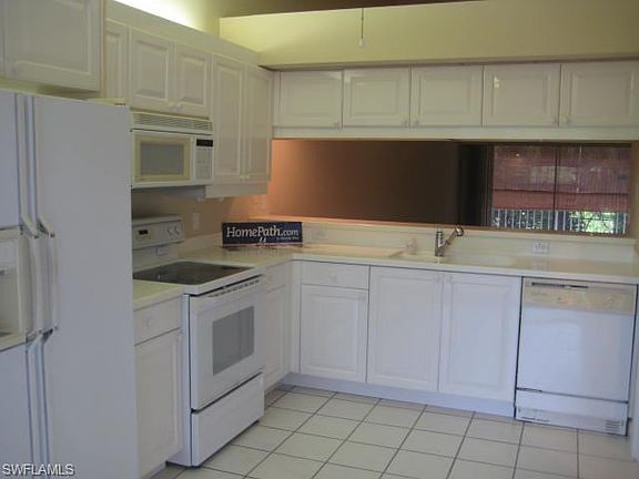 3rd image of 2245 Hidden Lake Dr APT 4