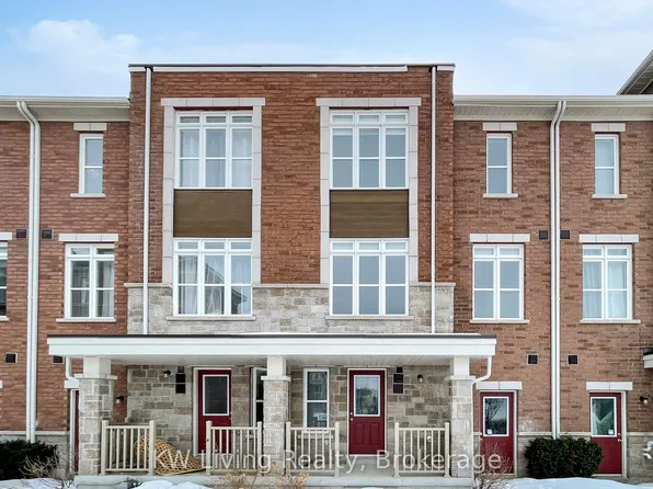 2540 William Jackson Dr #303, Pickering, ON L1X 0C3