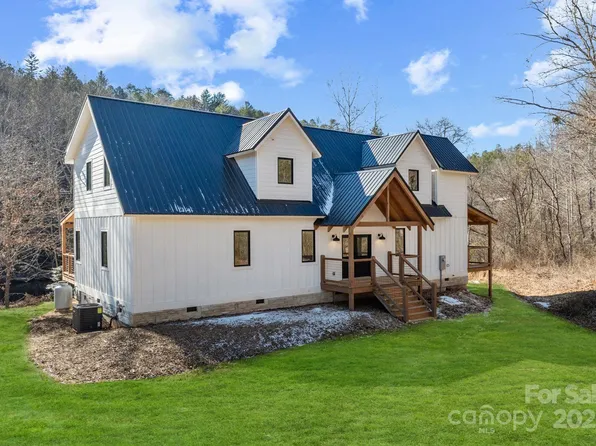 96 Light Waters Dr, Cullowhee, NC 28723