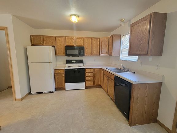 5th image of 410 Kensington Park APT B