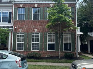 5035 Softwood Ln, Woodbridge, VA 22192