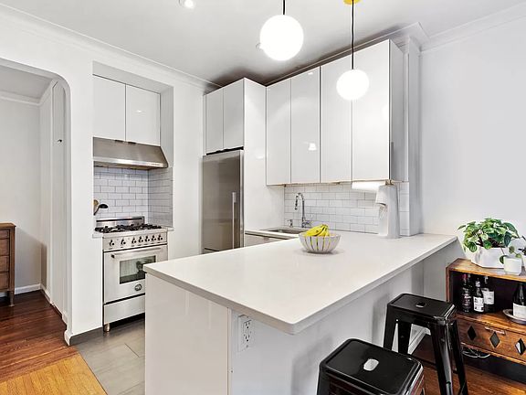 3rd image of 290 6th Ave #3H
