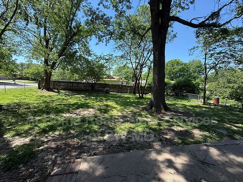 Building Photo - 3715 S Walnut Hill Dr