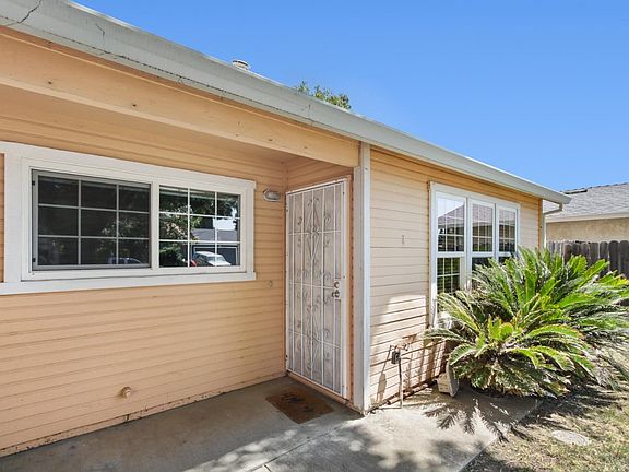 2nd image of 252 Carlsbad Pl