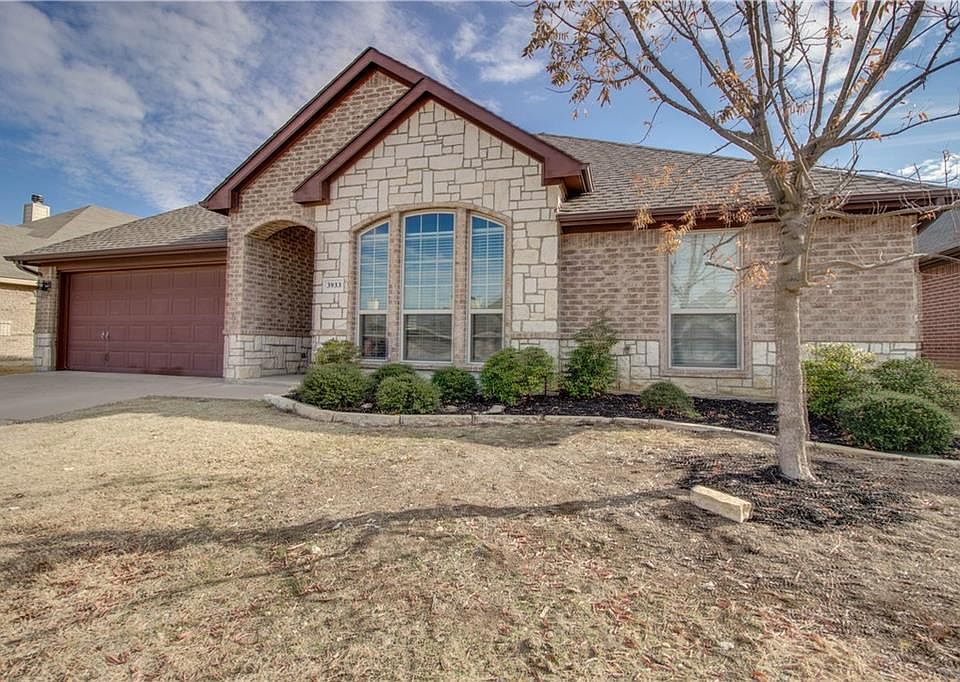 1st image of 3933 Vista Greens Dr