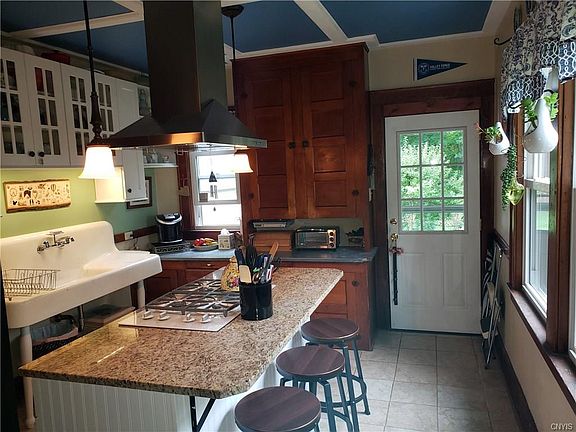 4th image of 4704 James St