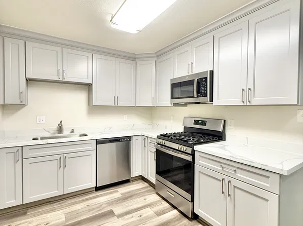 1809 W Rumble Rd, Modesto, CA 95350