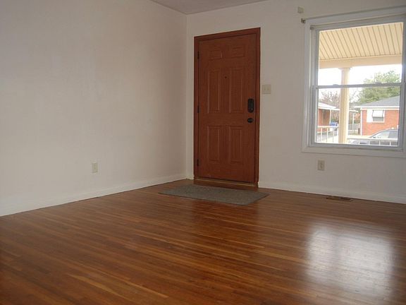 4th image of 949 Saint Martins Ave