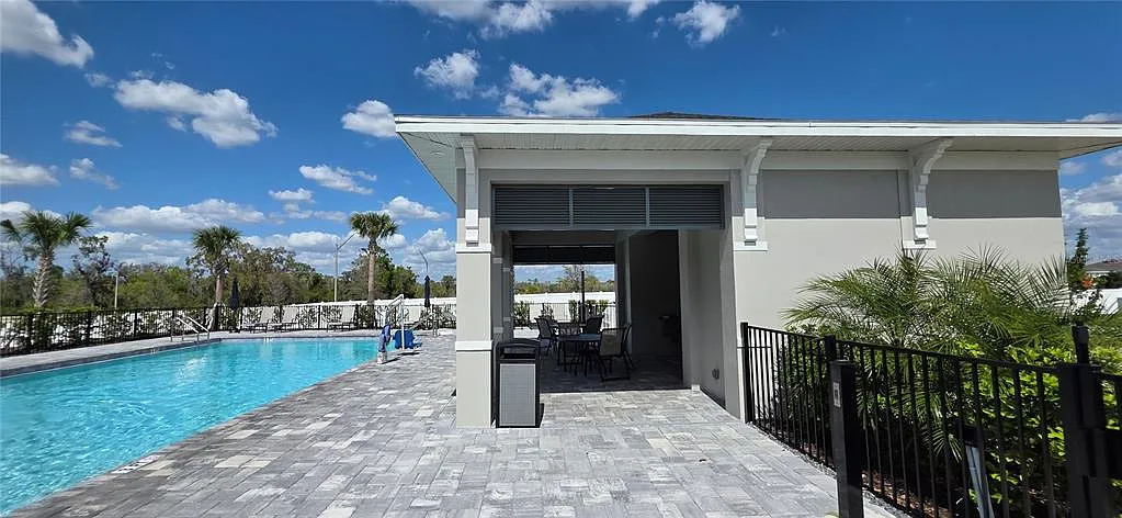 5 bed, 2.5 bath, 2215 sqft, $3,500 — Photo 3