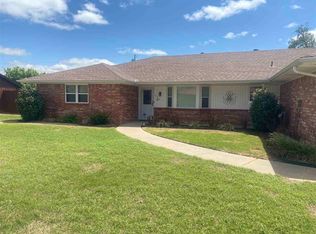 506 Sunset Dr, Watonga, OK 73772