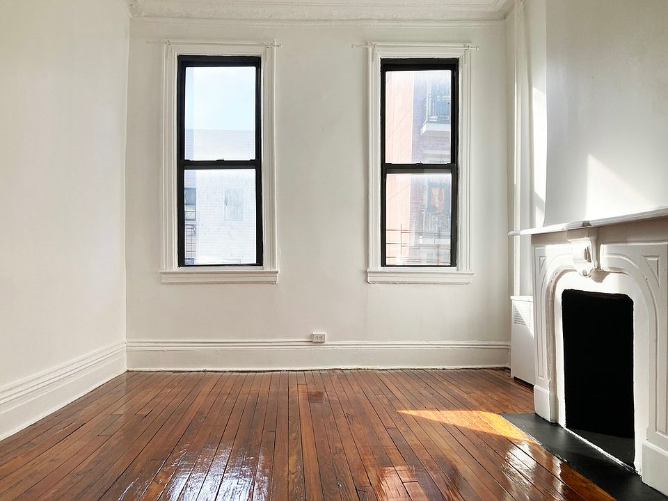 1st image of 604 Manhattan Ave APT 2L