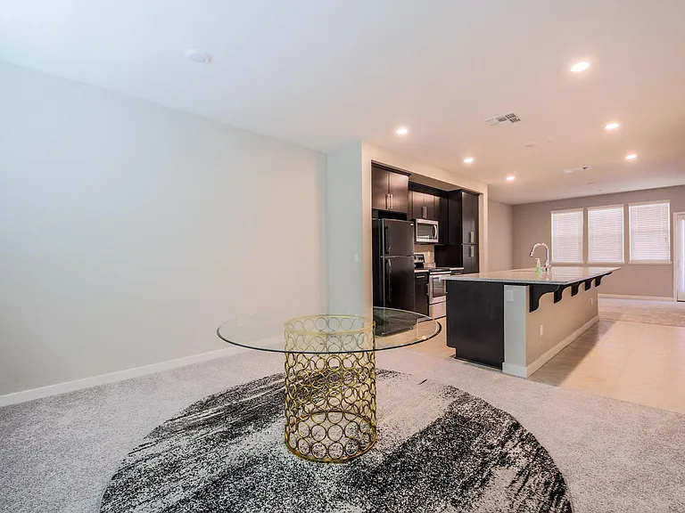 1579 Pratt Pl — Photo 14