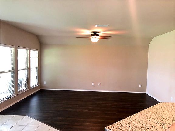 4th image of 13028 Sierra View Dr