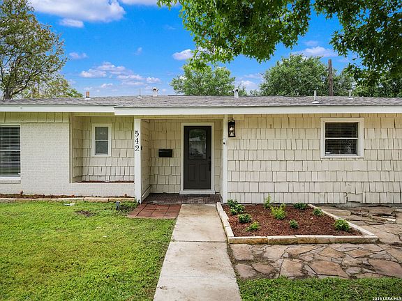3rd image of 542 BRIGHTWOOD PL