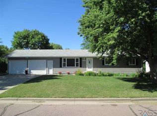 300 Oak Ave, Baltic, SD 57003