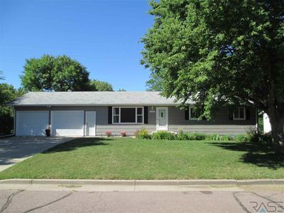 300 Oak Ave, Baltic, SD, 57003