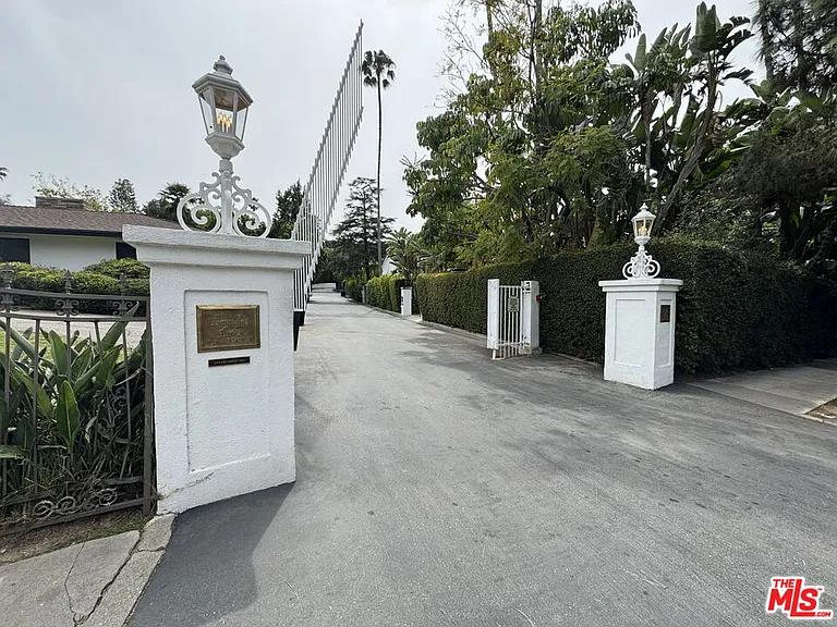 2035 De Mille Dr — Photo 6