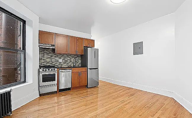 2nd image of 117 Perry St #30