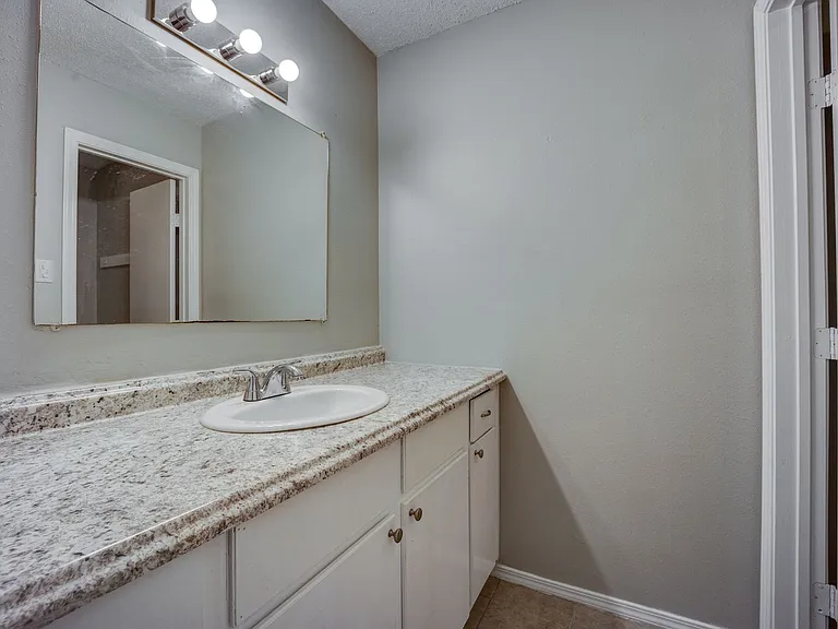 Ramsey Square Apartments — Photo 36