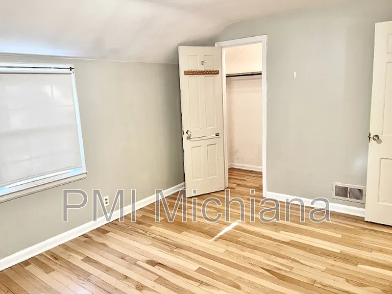1311 E Monroe St — Photo 9