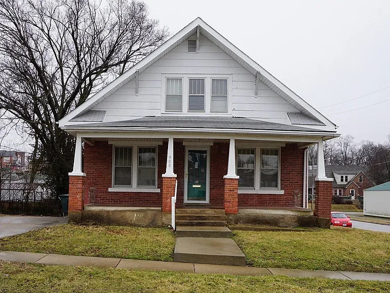 400 N Elm St — Photo 1