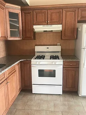 Rented by Perry Associates NYC Inc | media 20