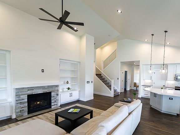 5th image of 1824 S Ridgetop Dr