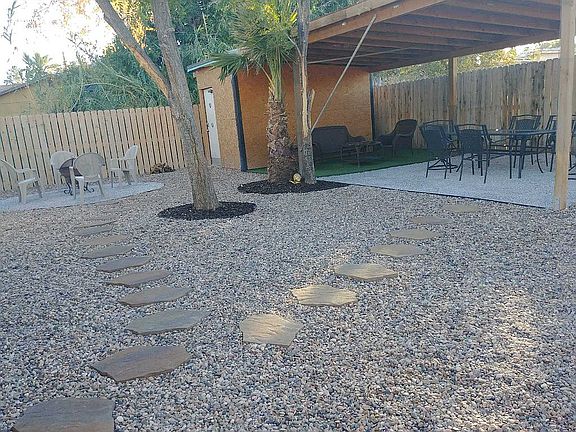 Covered patio/fire pit area/