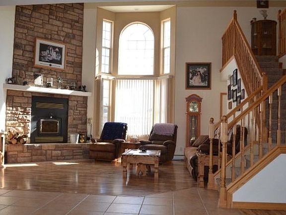 GREAT ROOM FROM ENTRY