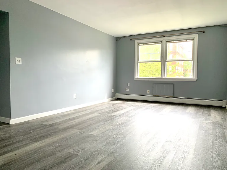 29 Woodbine St #7 — Photo 22